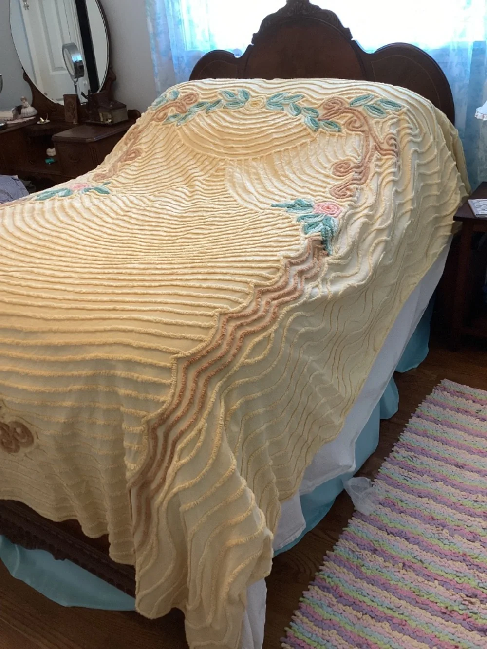 Vintage/antique full size floral chenille bedspread